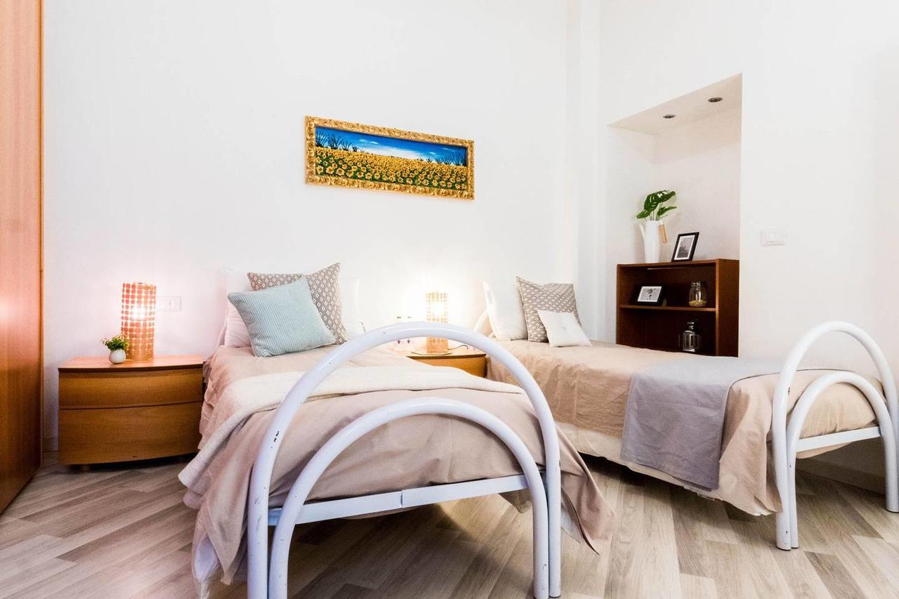 Hintown Submarine'S Apartment Милано Екстериор снимка