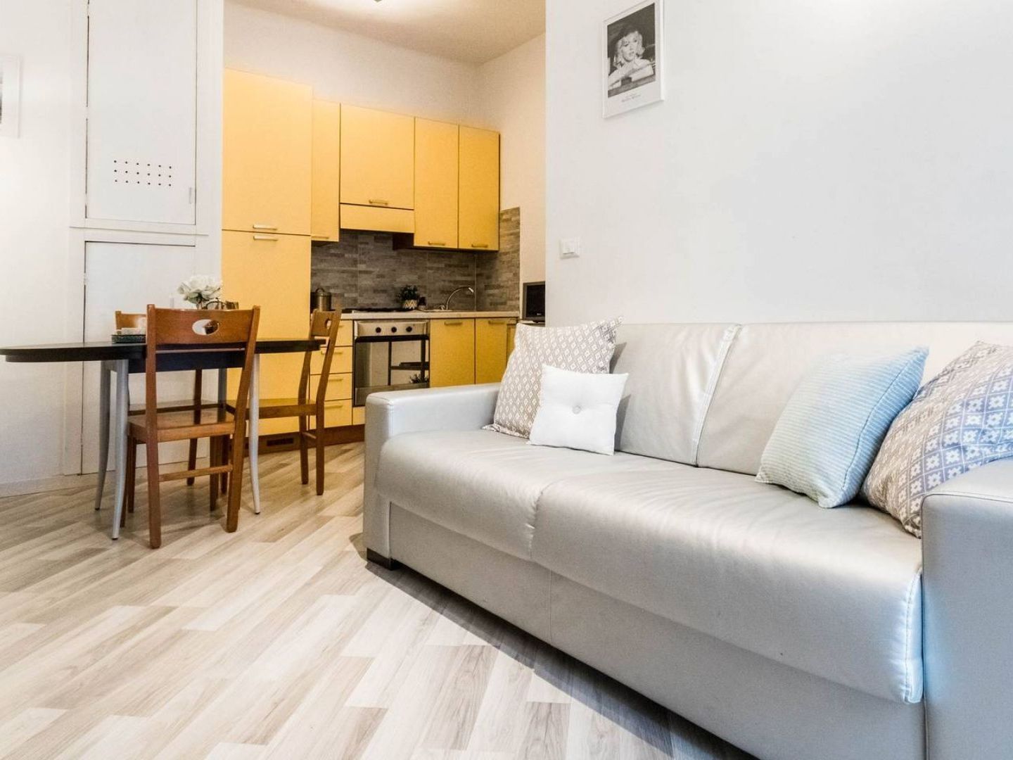 Hintown Submarine'S Apartment Милано Екстериор снимка
